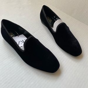 Zara Suede flat shoes. Brand new,never worn.